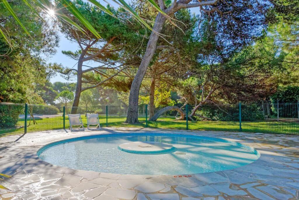 La Badine 5P Plage Piscine Clim Jacuzzi Parc Luxuriant Hyeres Luaran gambar