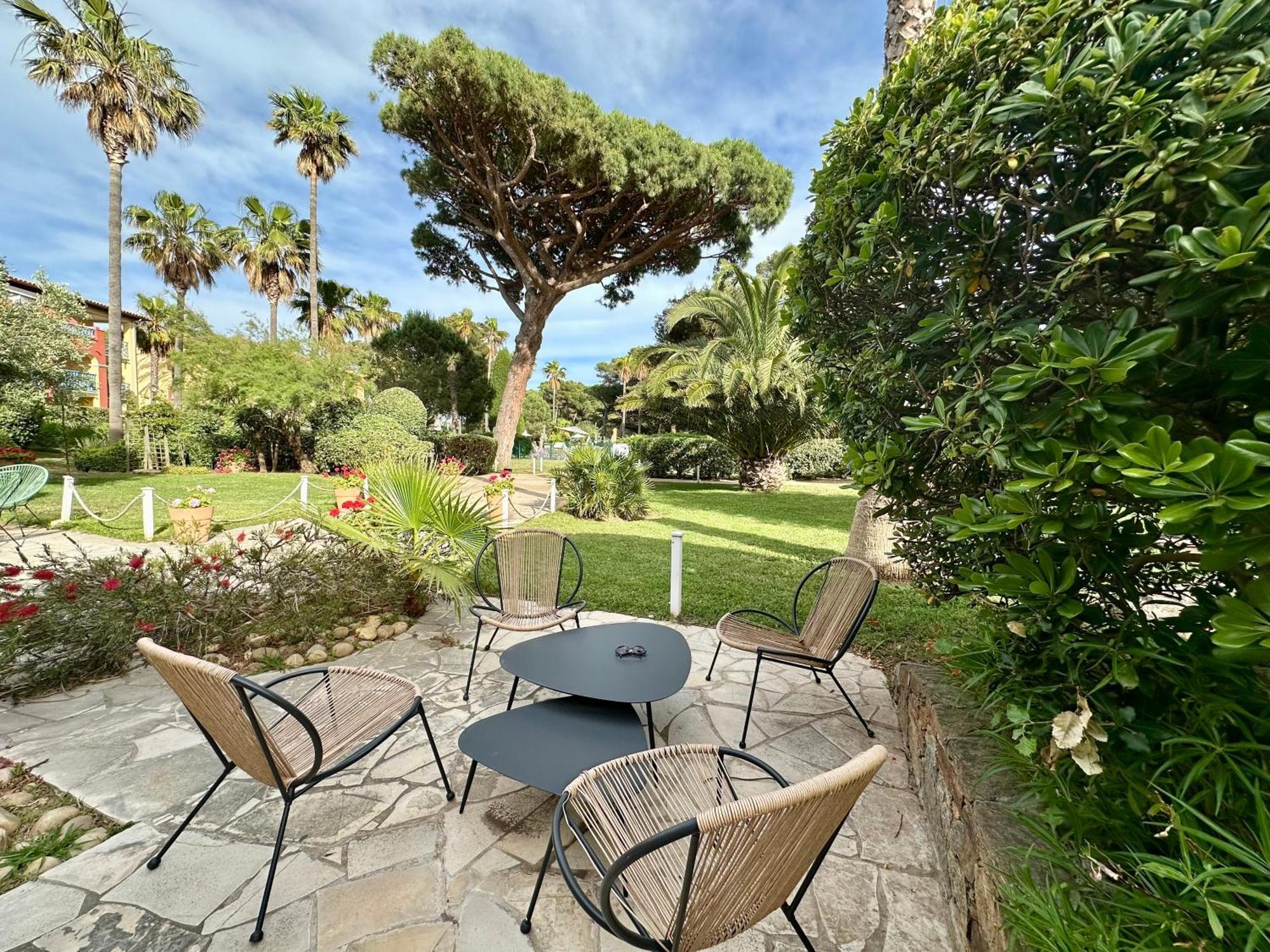 La Badine 5P Plage Piscine Clim Jacuzzi Parc Luxuriant Hyeres Luaran gambar